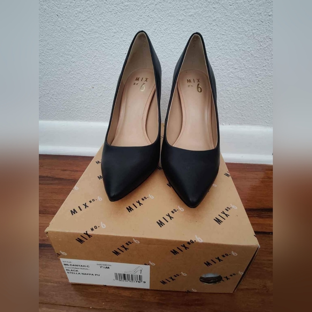 Black Pumps Size 7.5 - Picture 2 of 4